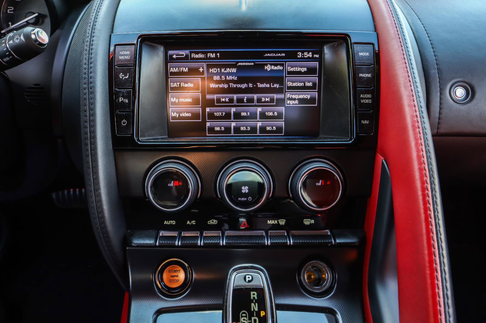 Used 2014 Jaguar F-TYPE S image 31