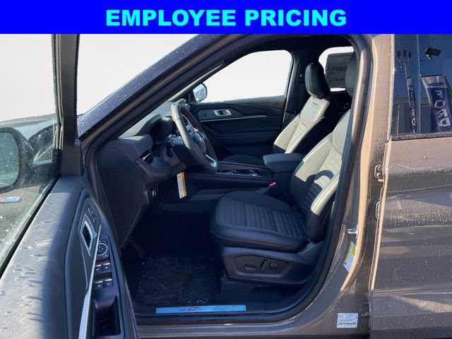 New 2026 Ford Explorer ST-Line w/ ST-Line Street Pack AWD/4WD image 9