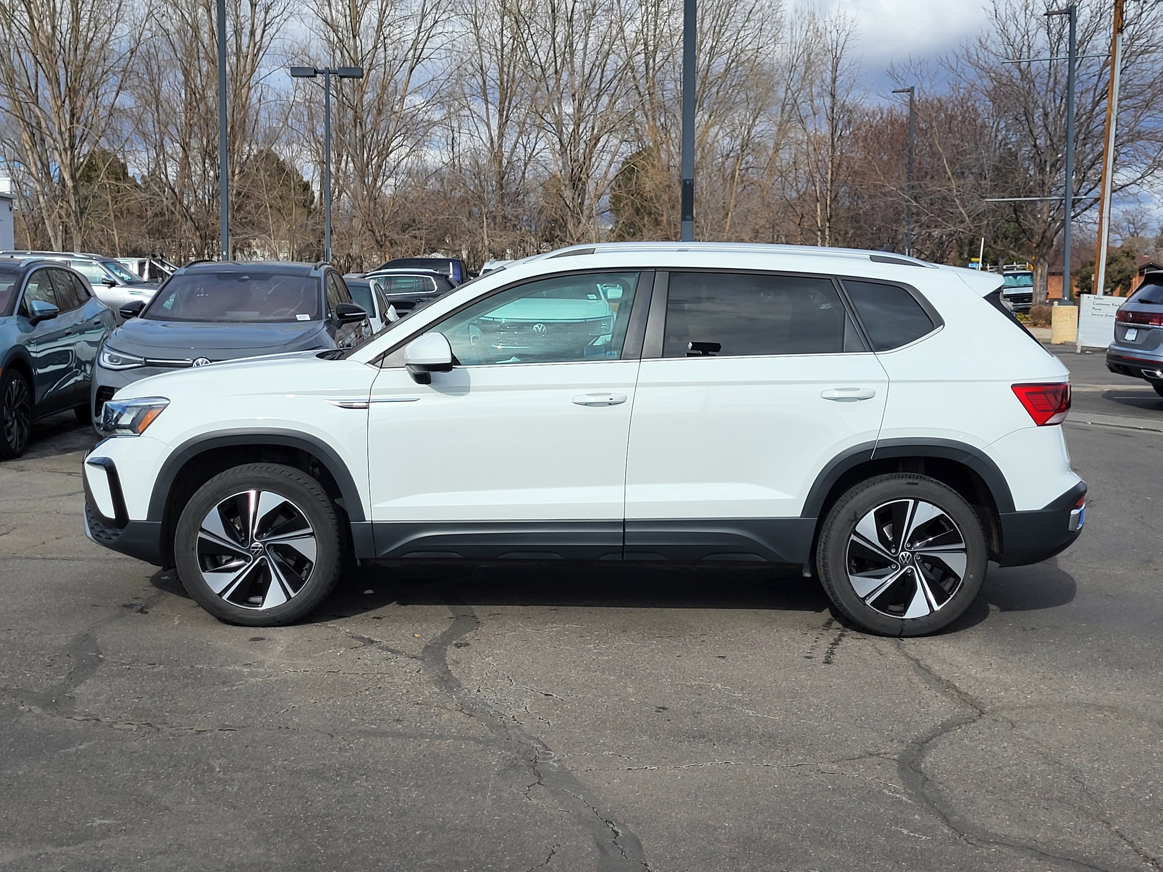 Used 2023 Volkswagen Taos SE image 2