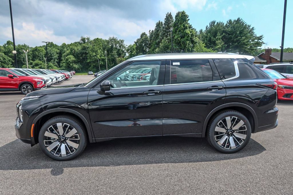 New 2025 Mitsubishi Outlander AWD image 2