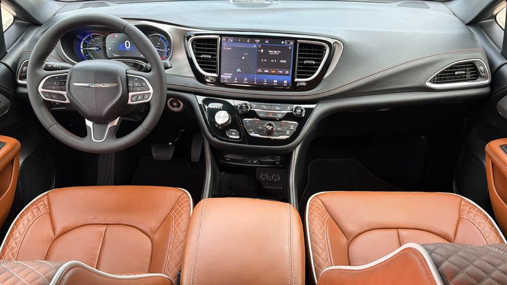 Used 2025 Chrysler Pacifica Pinnacle FWD image 25