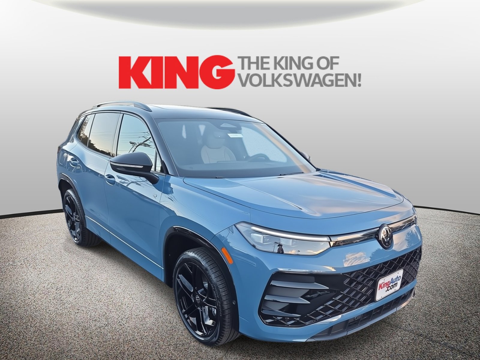 New 2025 Volkswagen Tiguan SE R-Line image 3