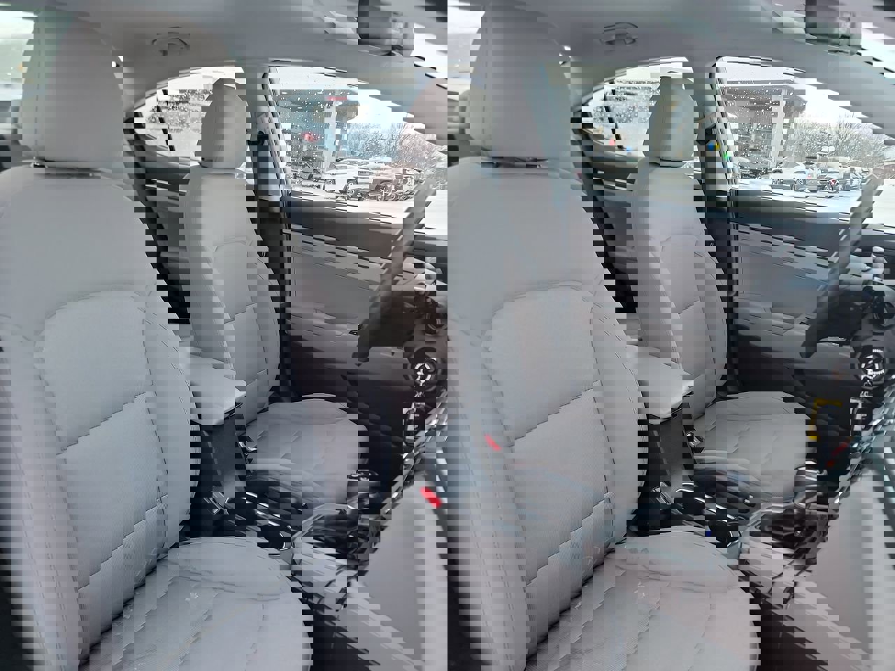 Used 2017 Hyundai Elantra SE image 19