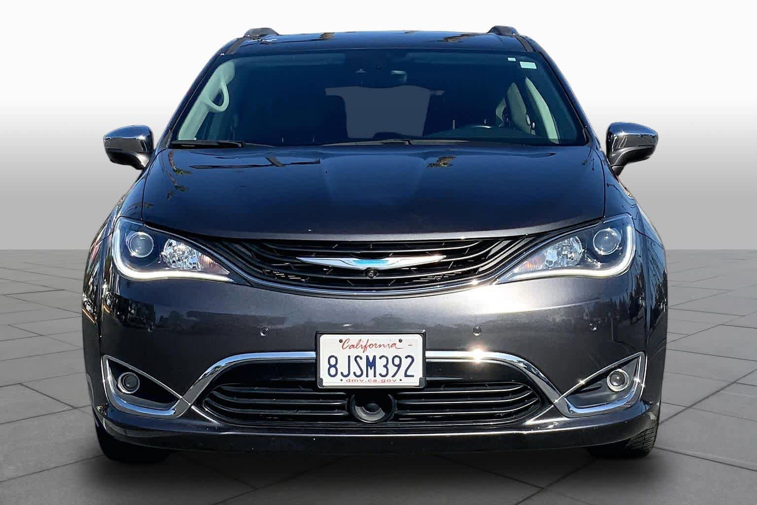 Used 2019 Chrysler Pacifica Limited w/ Advanced Safetytec Group FWD image 3