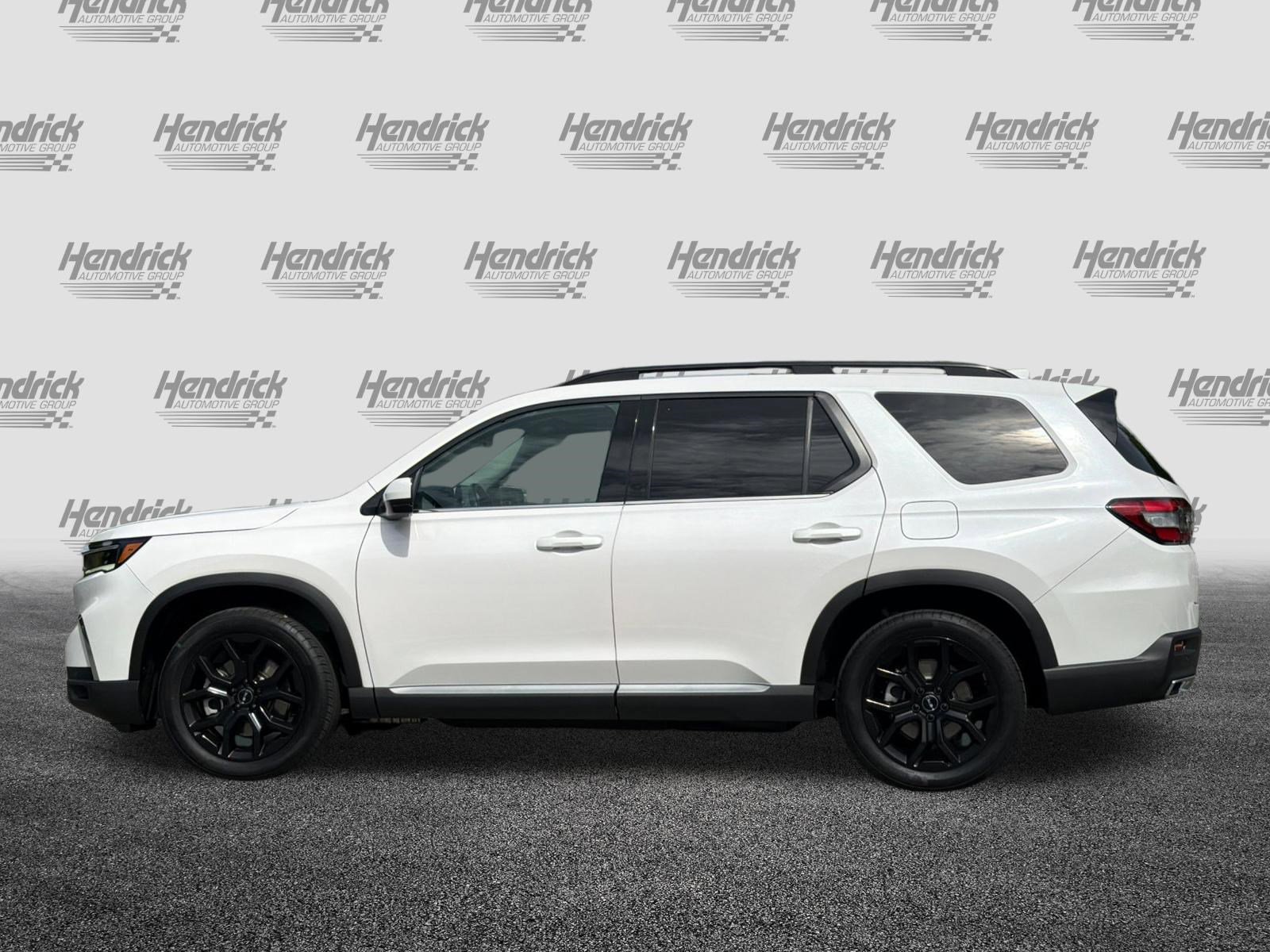 Used 2025 Honda Pilot Touring image 8