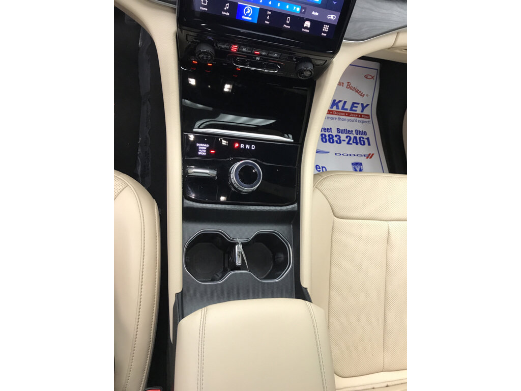 Used 2023 Jeep Grand Cherokee L Limited w/ Luxury Tech Group II AWD/4WD image 11