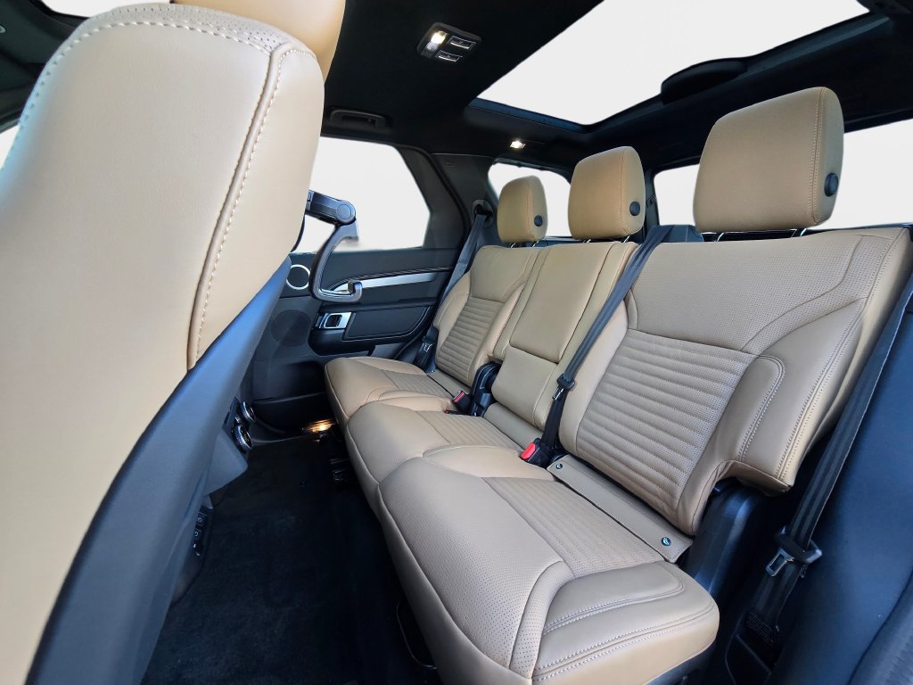 New 2026 Land Rover Discovery Dynamic SE AWD/4WD image 14