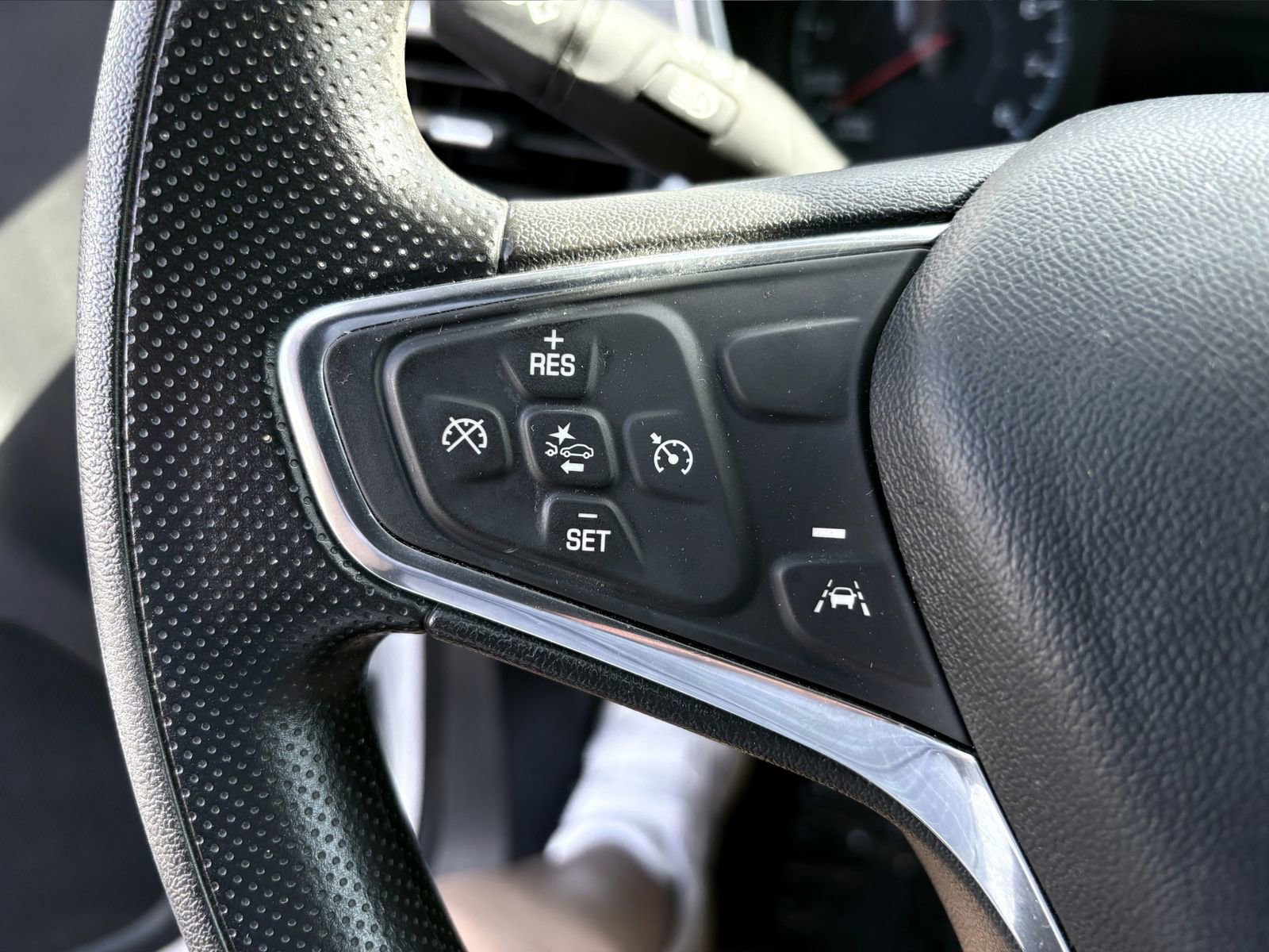 Used 2020 Chevrolet Equinox LS w/ LS Convenience Package image 13