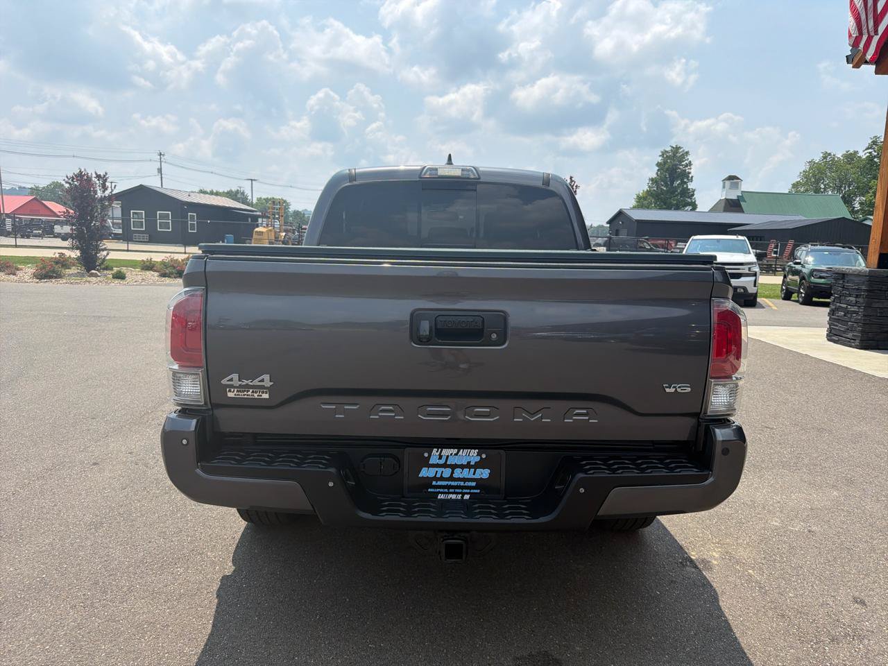 Used 2017 Toyota Tacoma Limited w/ Tow Package AWD/4WD image 5