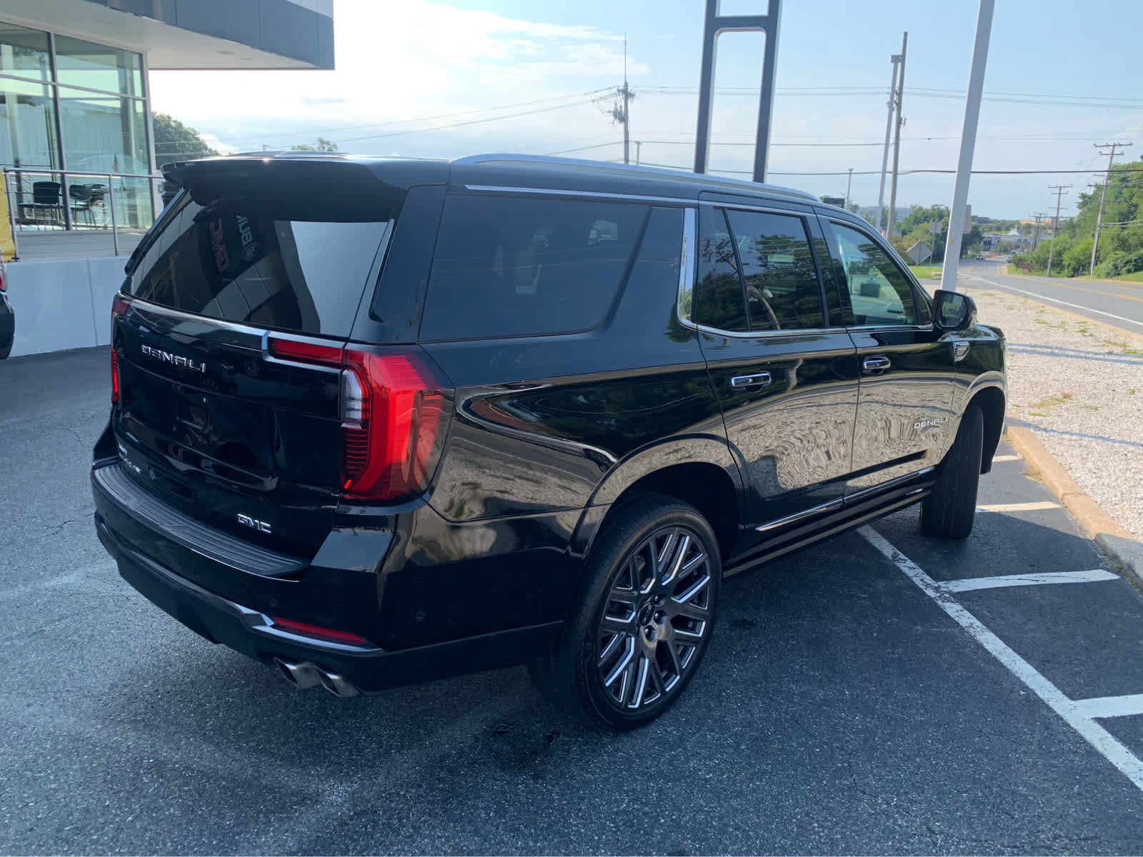 Used 2026 GMC Yukon Denali Ultimate w/ LPO, Floor Liner Package AWD/4WD image 8