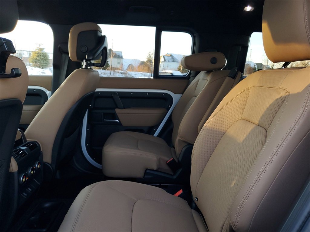 New 2026 Land Rover Defender 130 X-Dynamic SE image 26