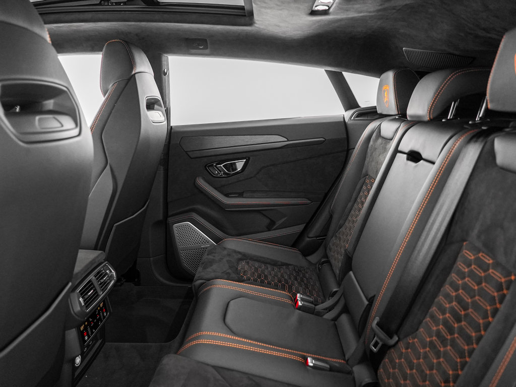Used 2022 Lamborghini Urus AWD/4WD image 25