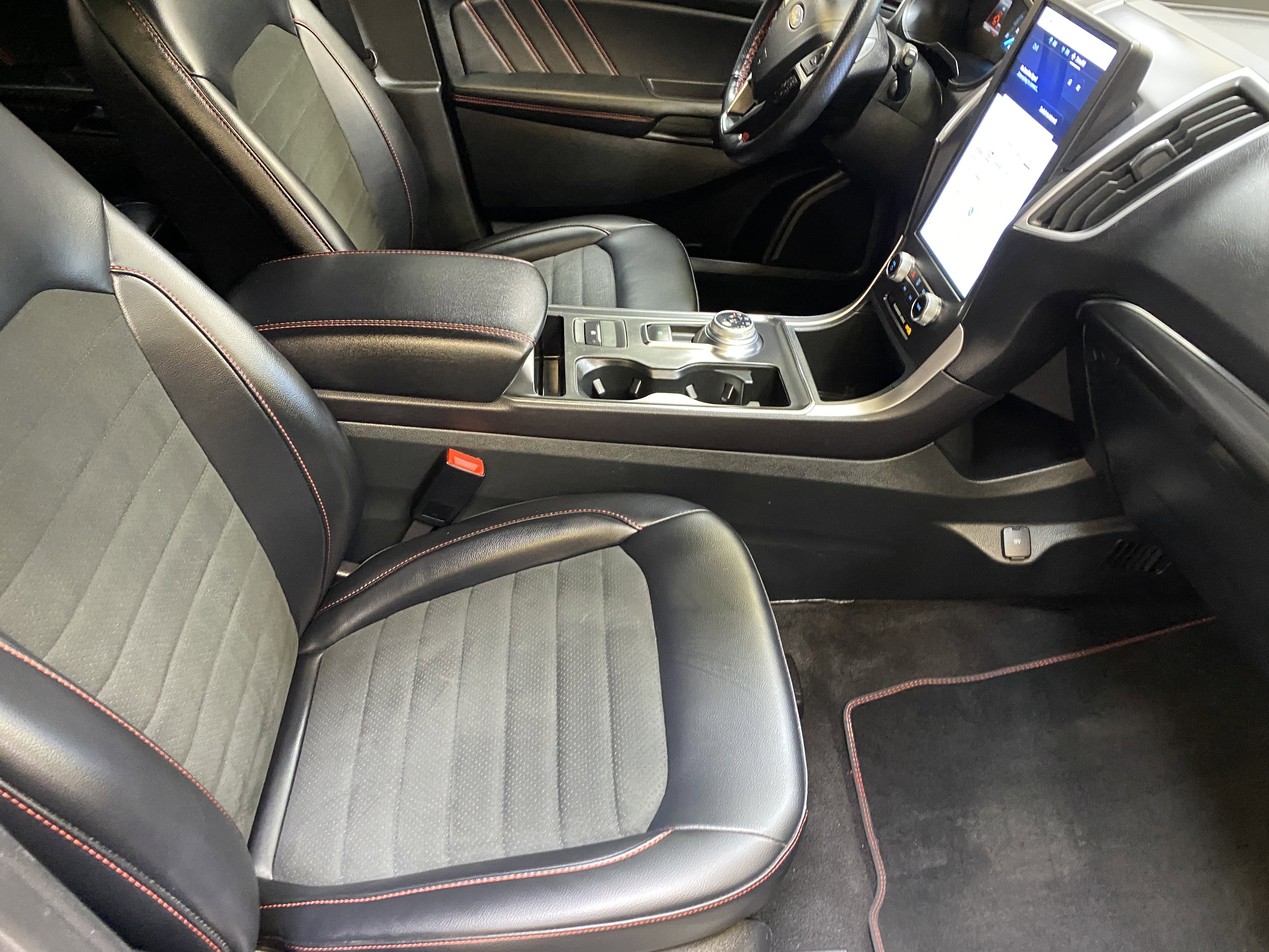 Used 2024 Ford Edge ST-Line image 24