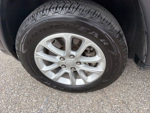 Used 2022 Jeep Grand Cherokee Laredo X image 10