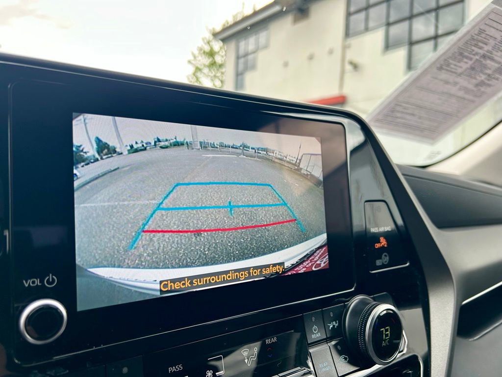 Certified 2025 Toyota Highlander LE FWD image 25