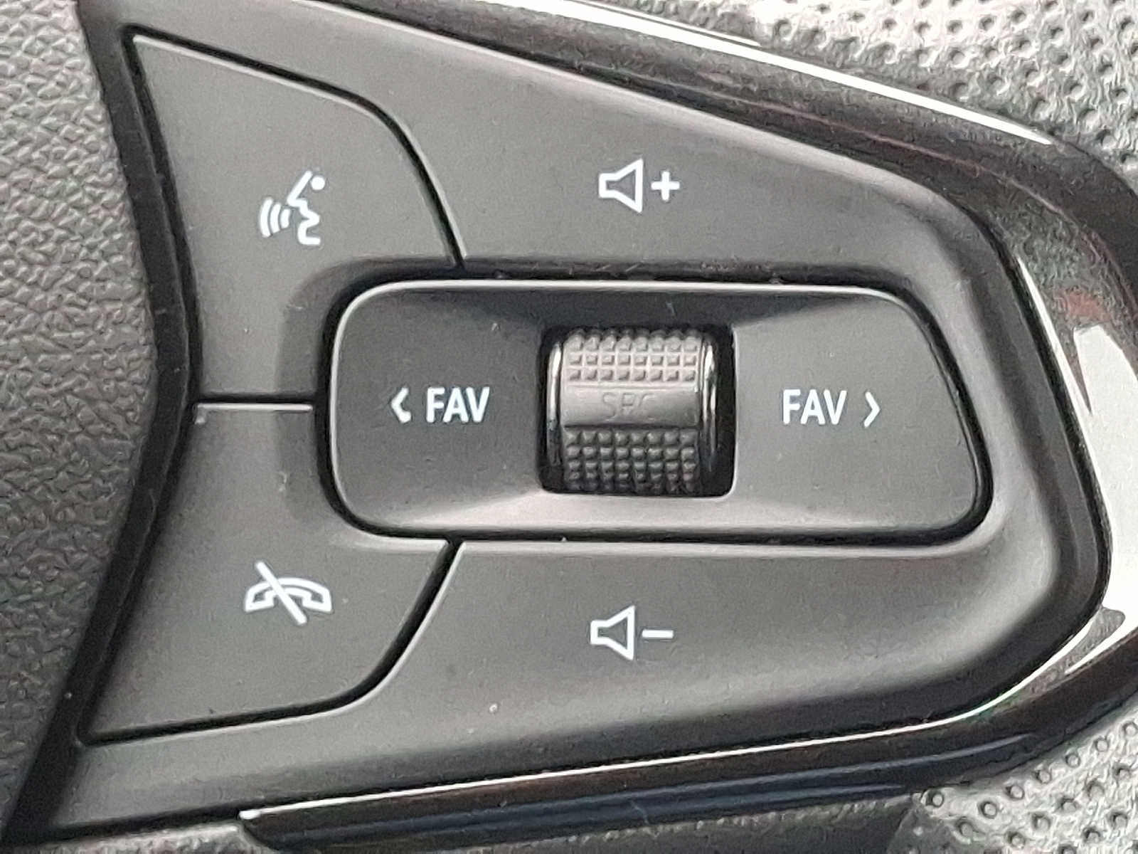 Certified 2024 Chevrolet Trax LS w/ LS Convenience Package image 21