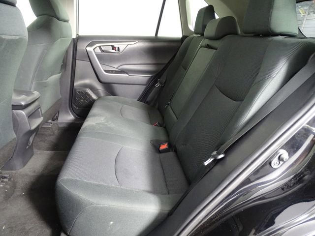 Used 2021 Toyota RAV4 LE image 11
