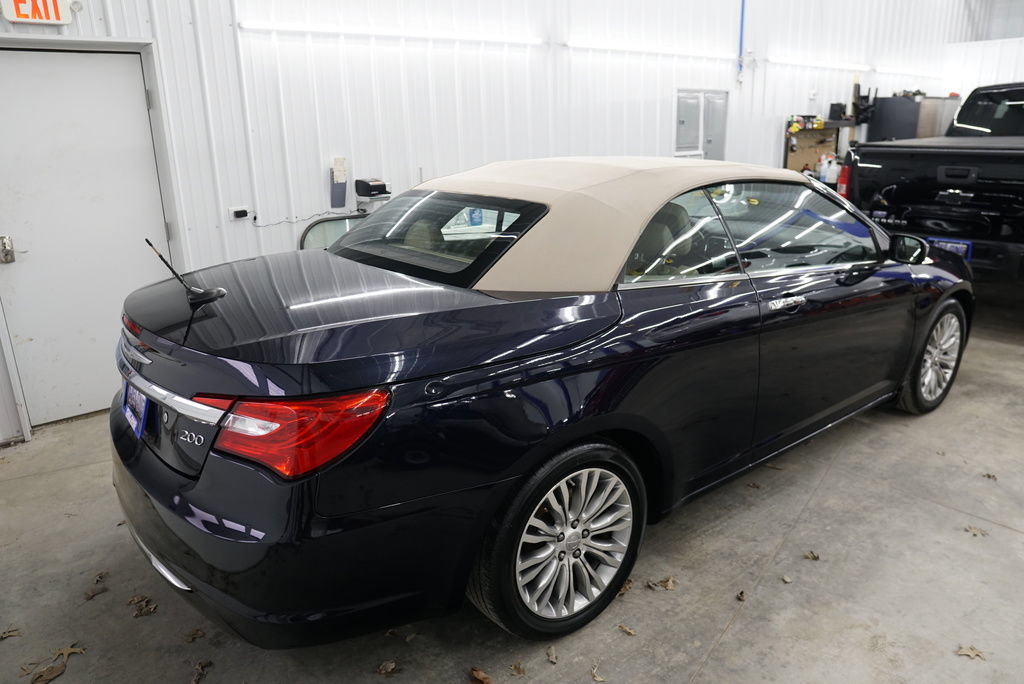 Used 2012 Chrysler 200 Limited FWD image 16