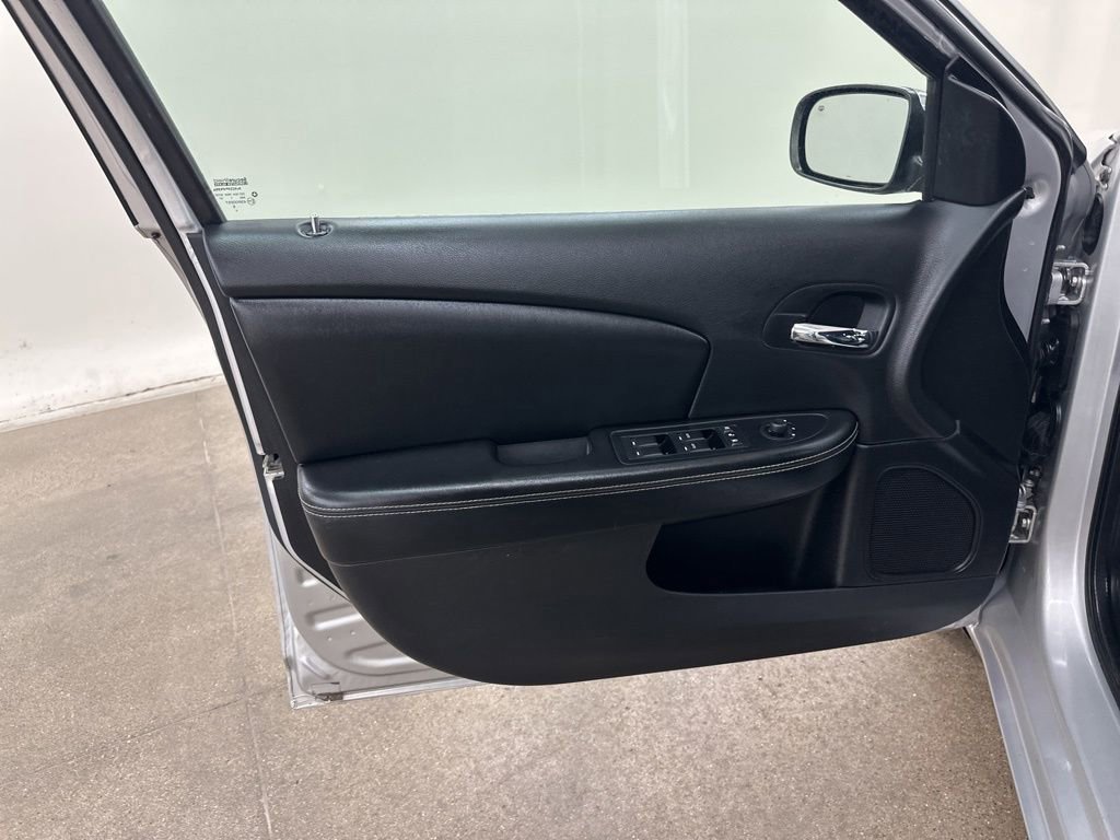 Used 2011 Chrysler 200 Limited image 31