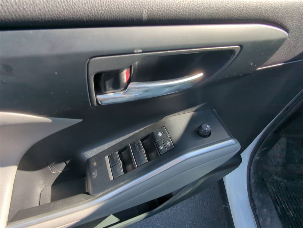 Used 2021 Toyota Highlander XLE image 19