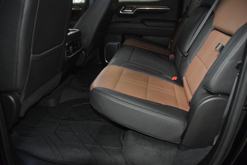 Used 2023 Chevrolet Silverado 1500 High Country w/ High Country Premium Package AWD/4WD image 45