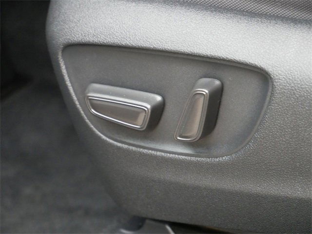 Used 2020 Toyota Highlander LE image 13