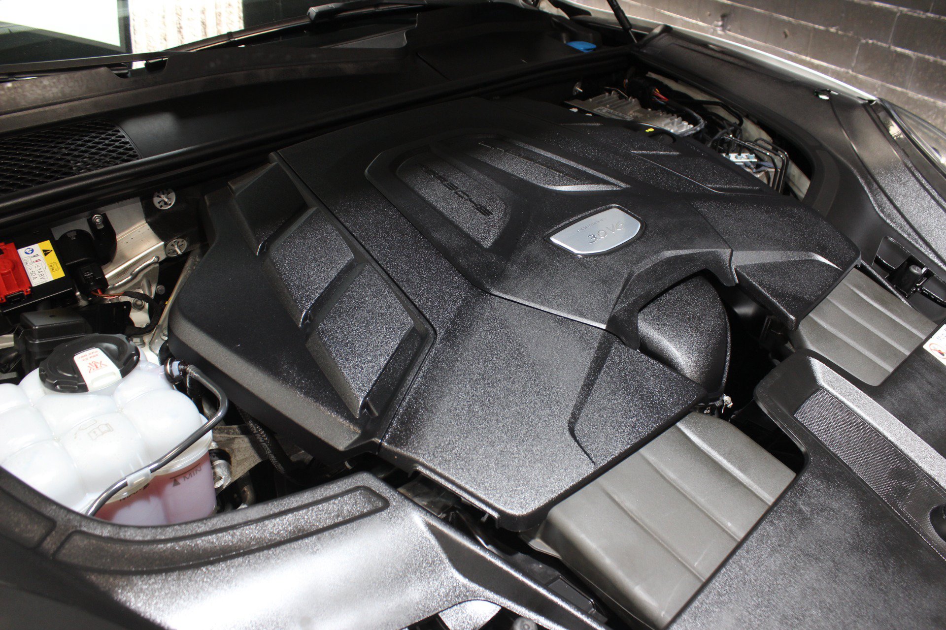 Used 2022 Porsche Cayenne Platinum Edition AWD/4WD image 23