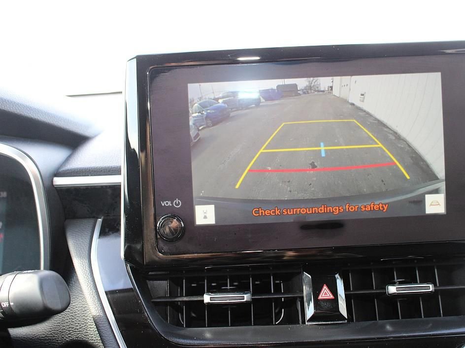 Used 2025 Toyota Corolla Cross XLE image 43