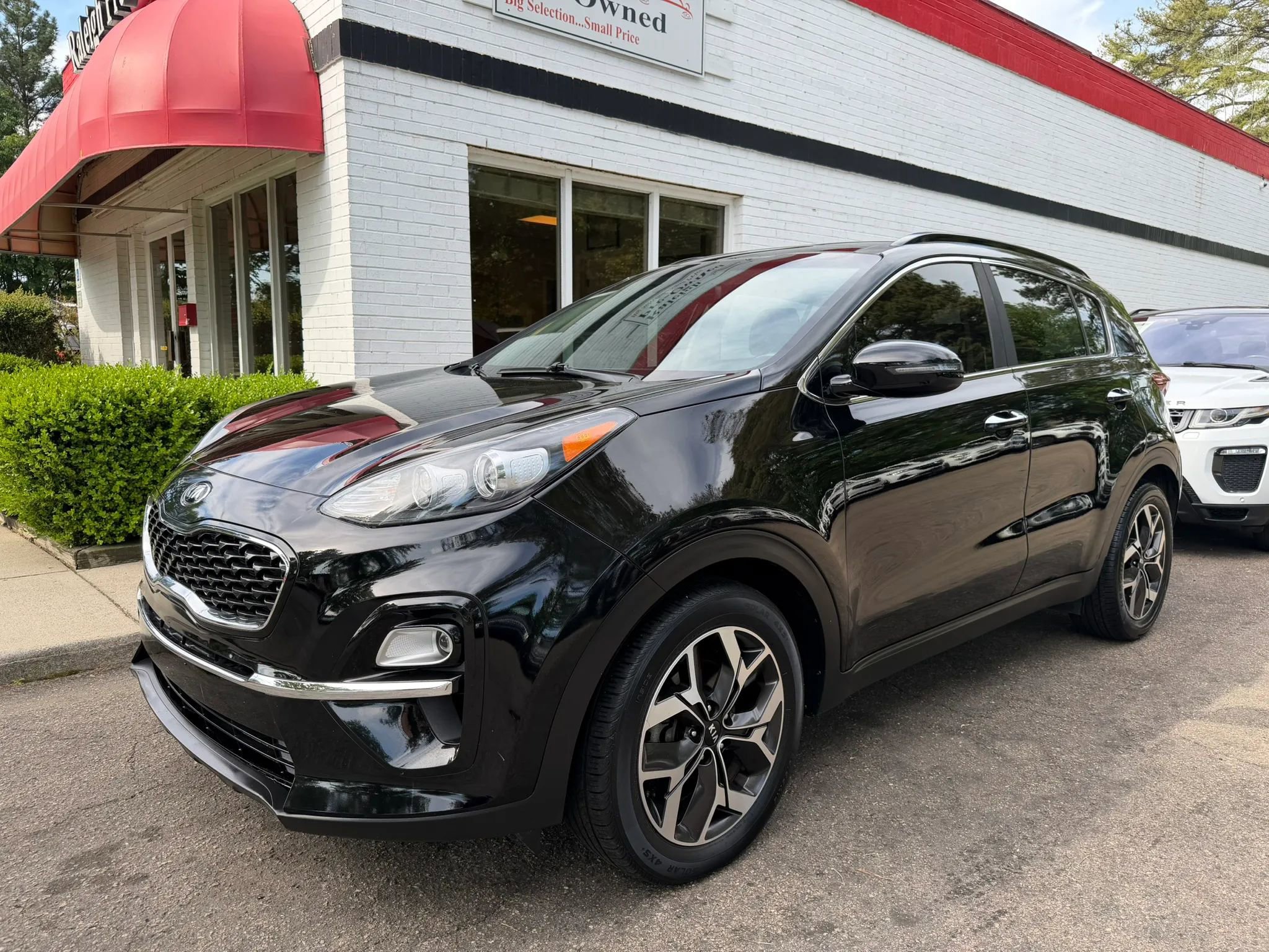 Used 2022 Kia Sportage EX image 2