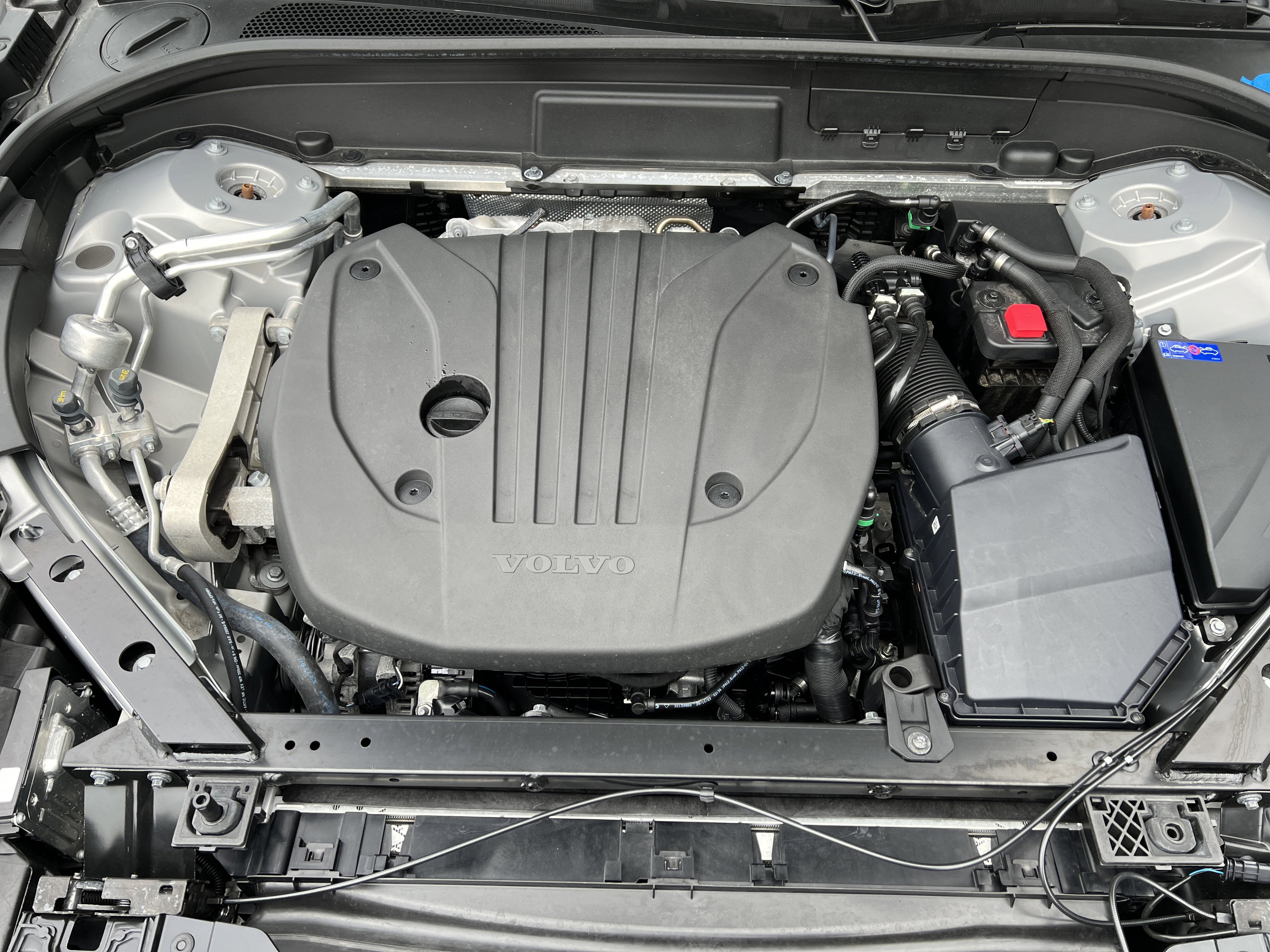Used 2025 Volvo XC60 B5 Plus image 34