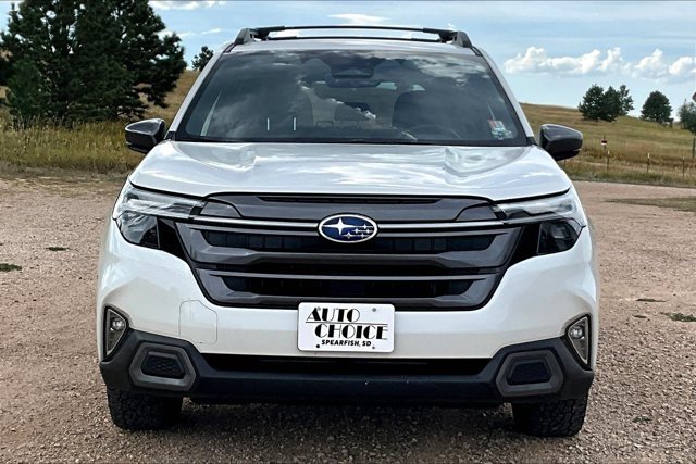 Used 2025 Subaru Forester Limited image 2