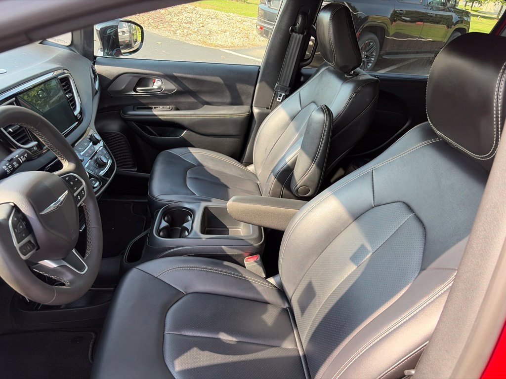 Certified 2025 Chrysler Pacifica Select FWD image 22