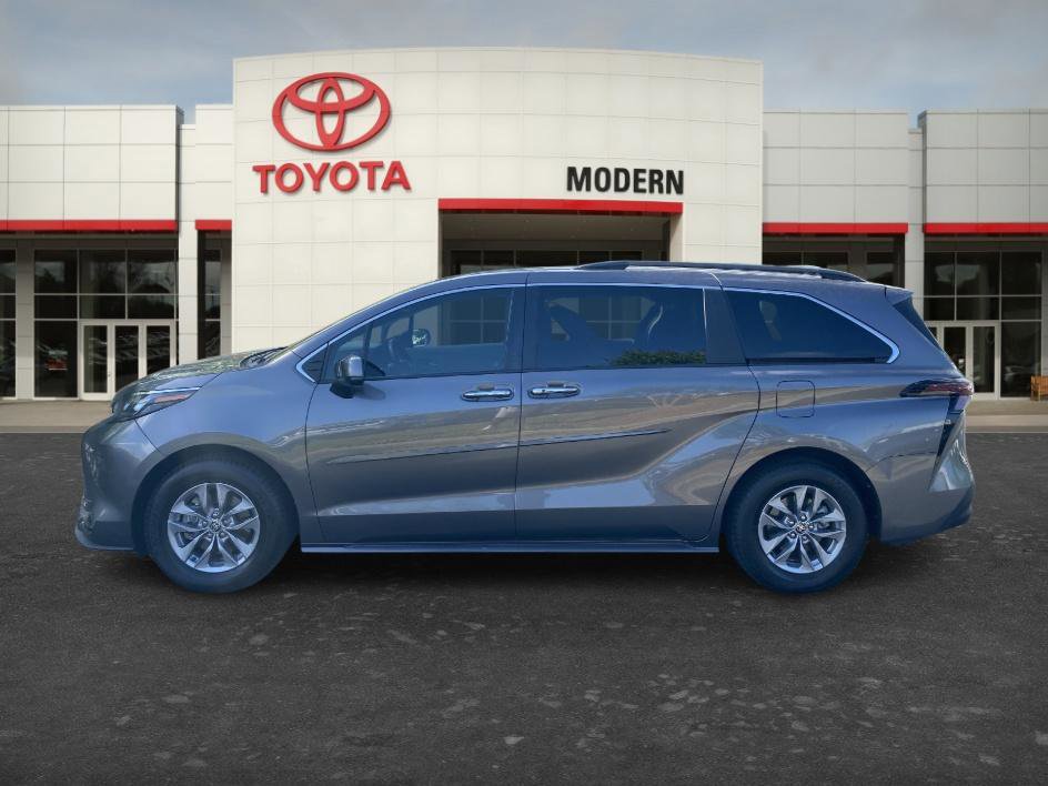 Certified 2024 Toyota Sienna XLE FWD image 8