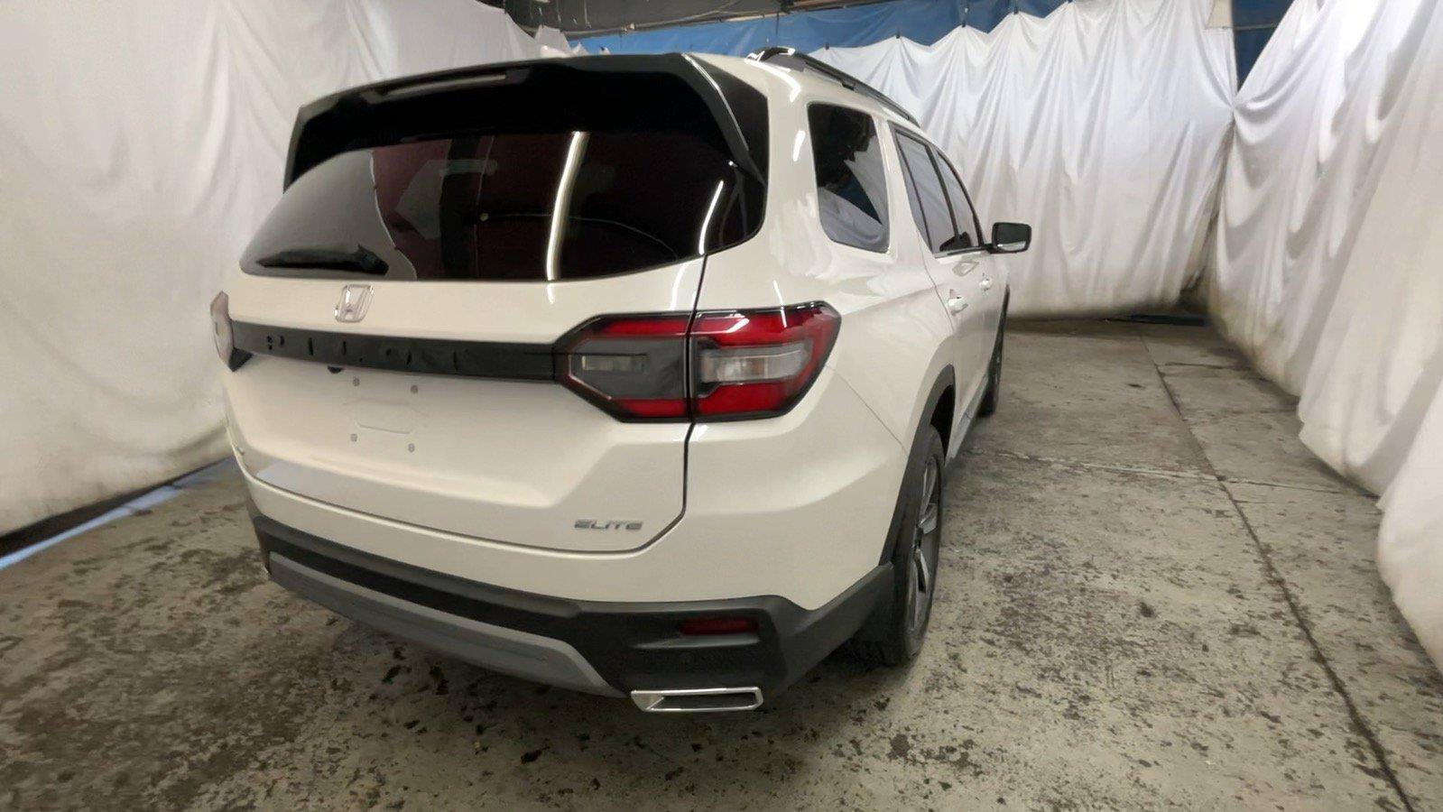 Used 2025 Honda Pilot Elite image 6