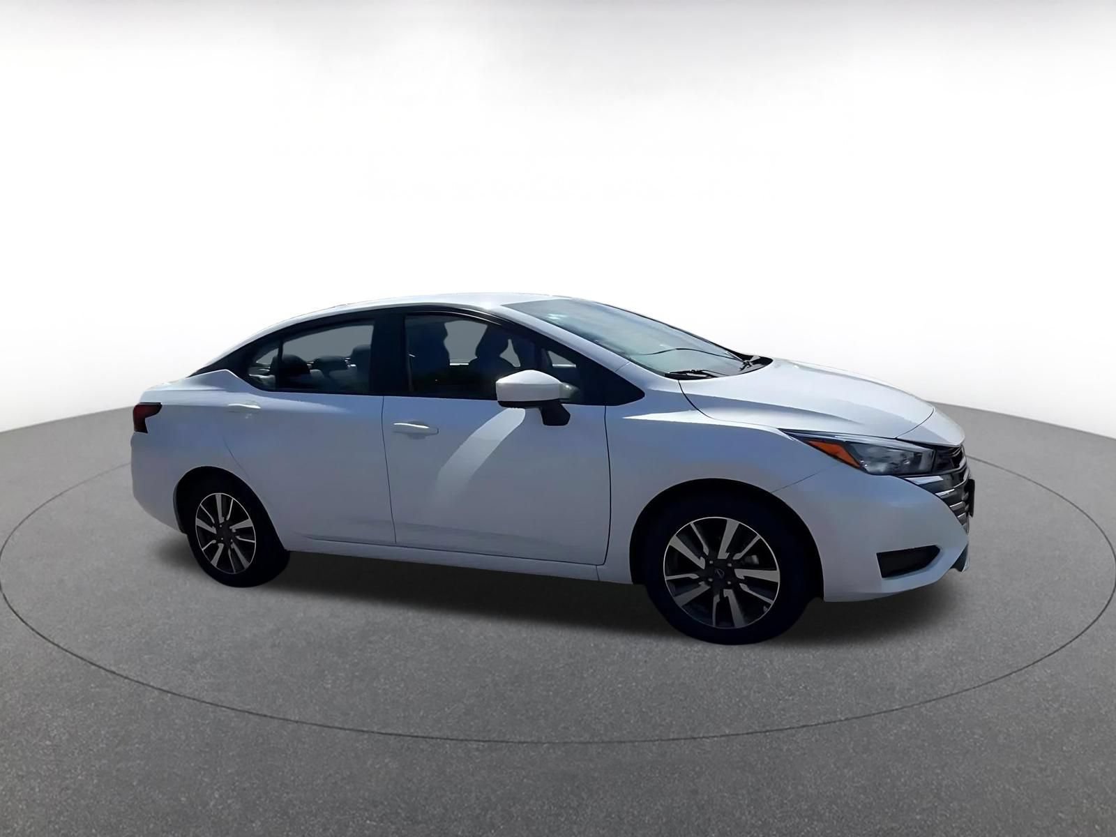Used 2025 Nissan Versa SV FWD image 2