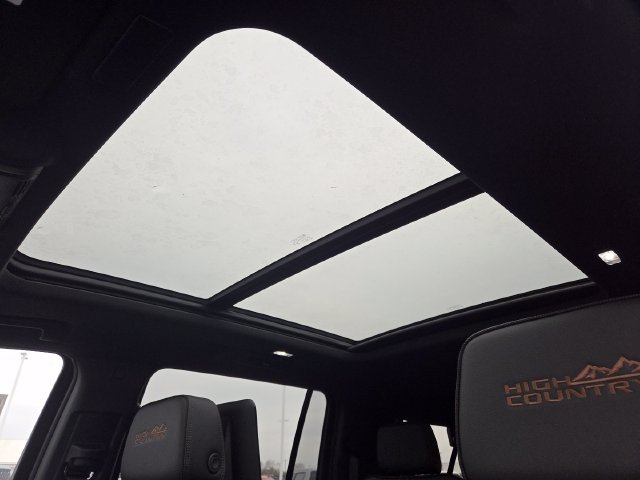 New 2026 Chevrolet Suburban High Country AWD/4WD image 3
