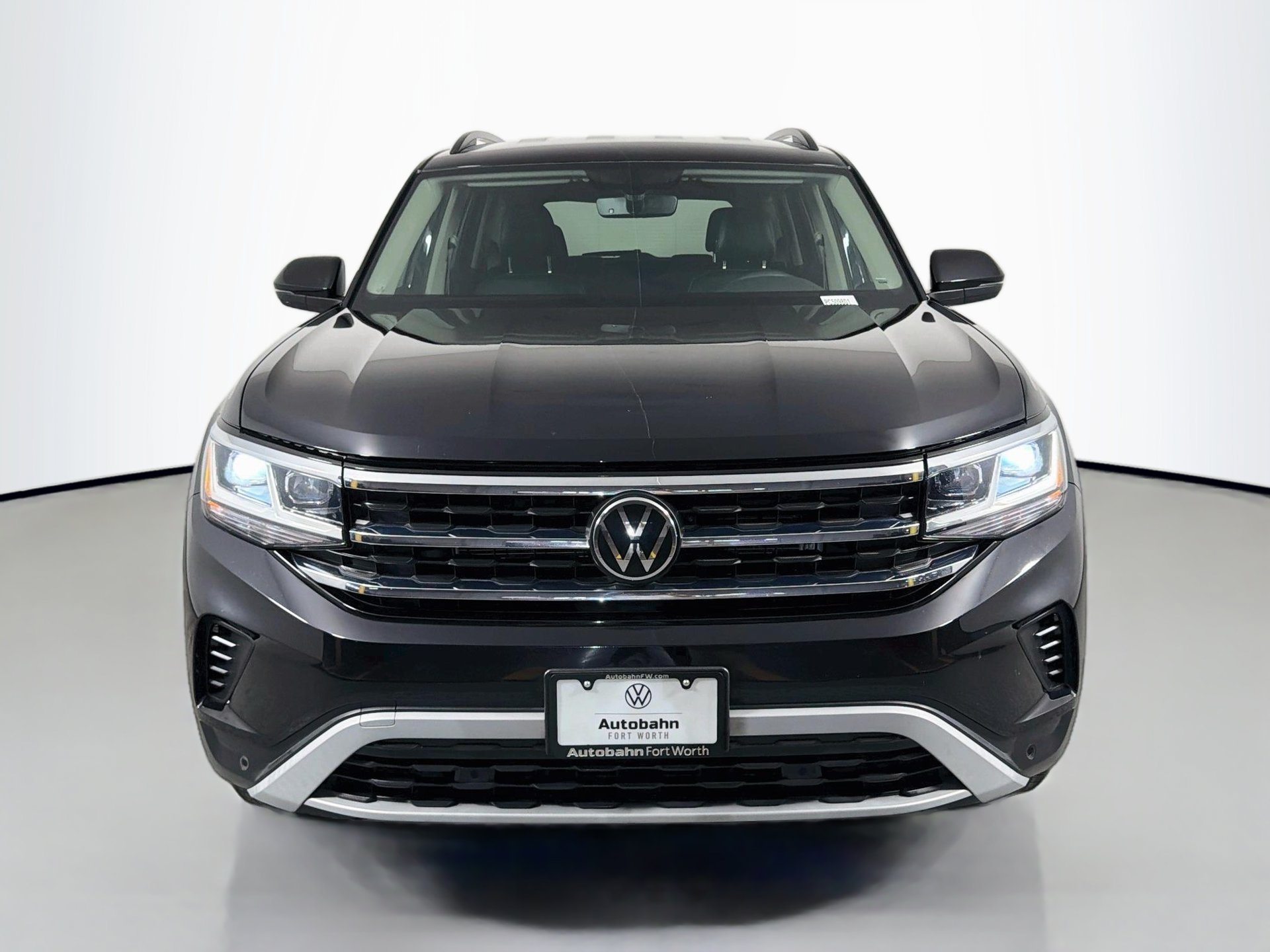 Used 2023 Volkswagen Atlas SE w/ Black Wheel Package FWD image 2