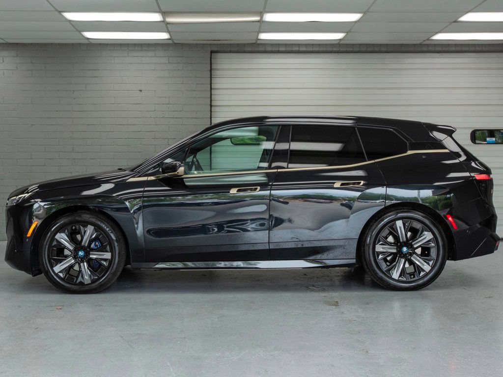 Used 2023 BMW iX xDrive50 w/ Premium Package AWD/4WD image 4