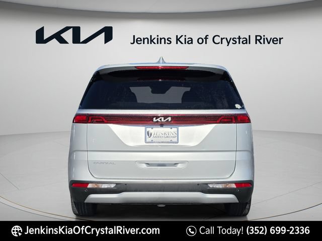 Used 2023 Kia Carnival LX FWD image 8