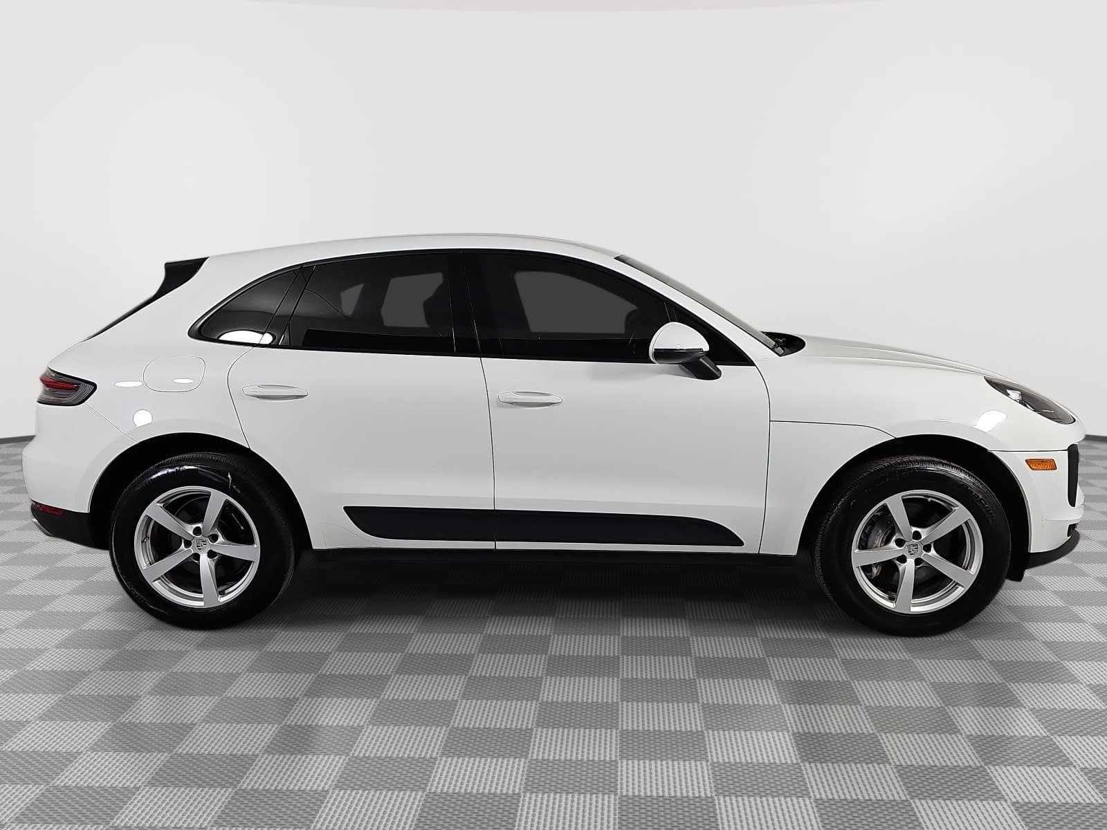 Used 2021 Porsche Macan w/ Premium Package AWD/4WD image 9