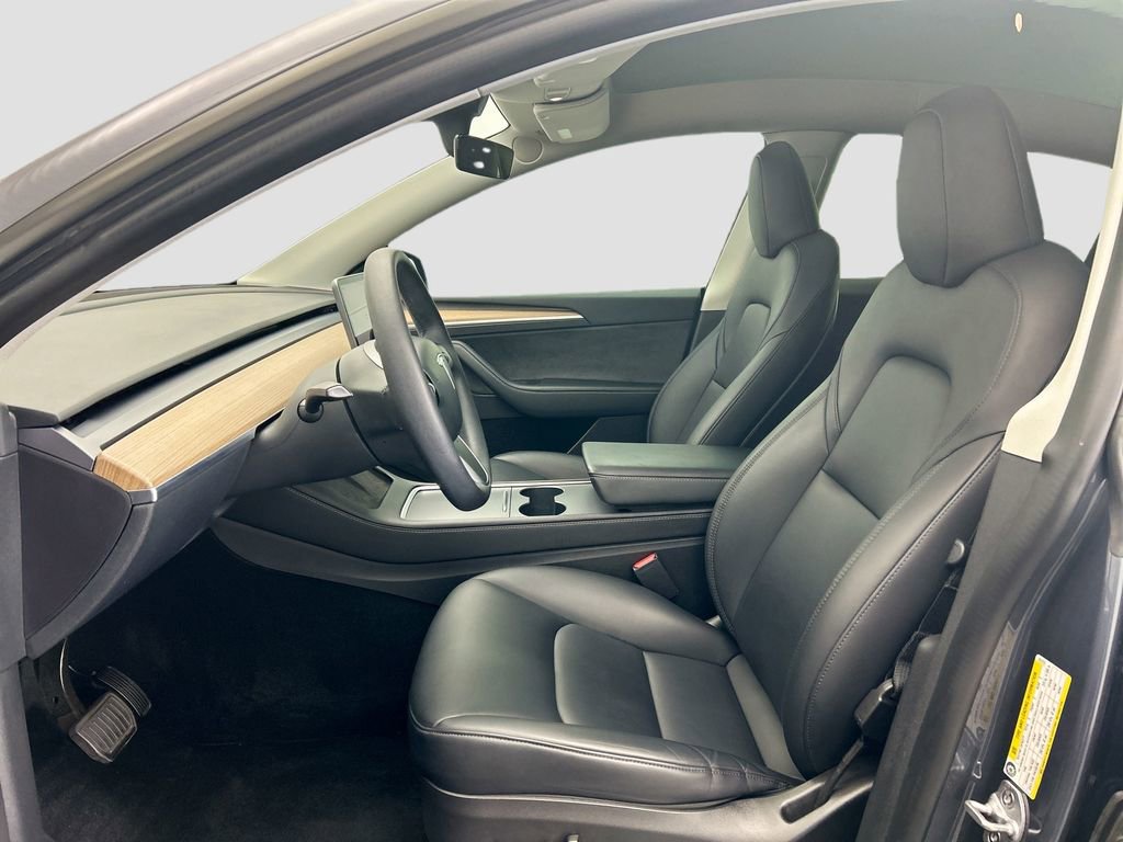 Used 2022 Tesla Model Y Long Range image 18