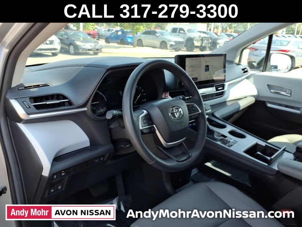 Used 2025 Toyota Sienna XLE FWD image 22