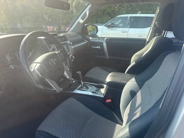 Used 2016 Toyota 4Runner SR5 AWD/4WD image 10