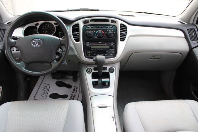 Used 2005 Toyota Highlander 4WD V6 w/ 3rd Row image 23