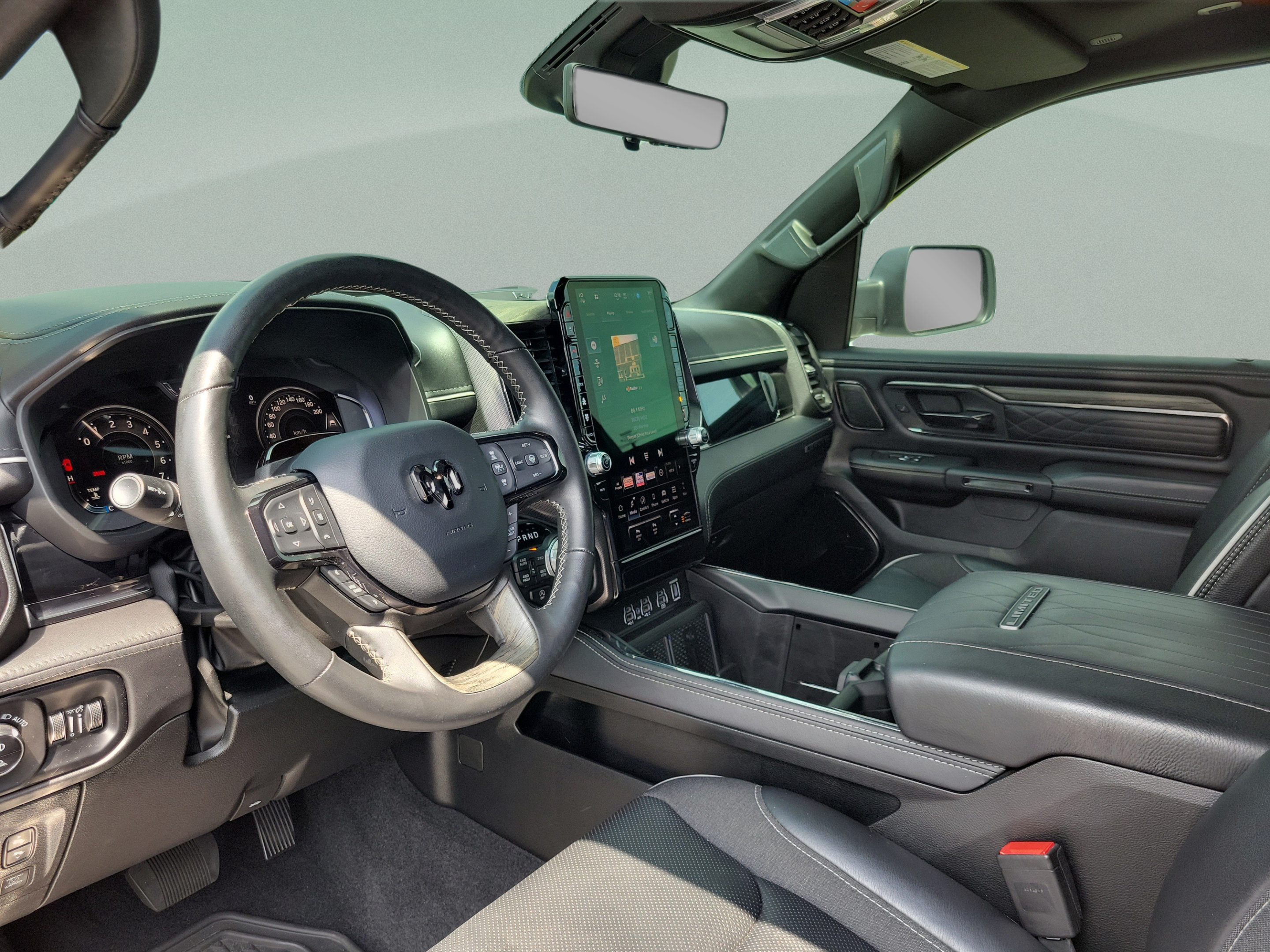 Used 2025 RAM 1500 Limited AWD/4WD image 16