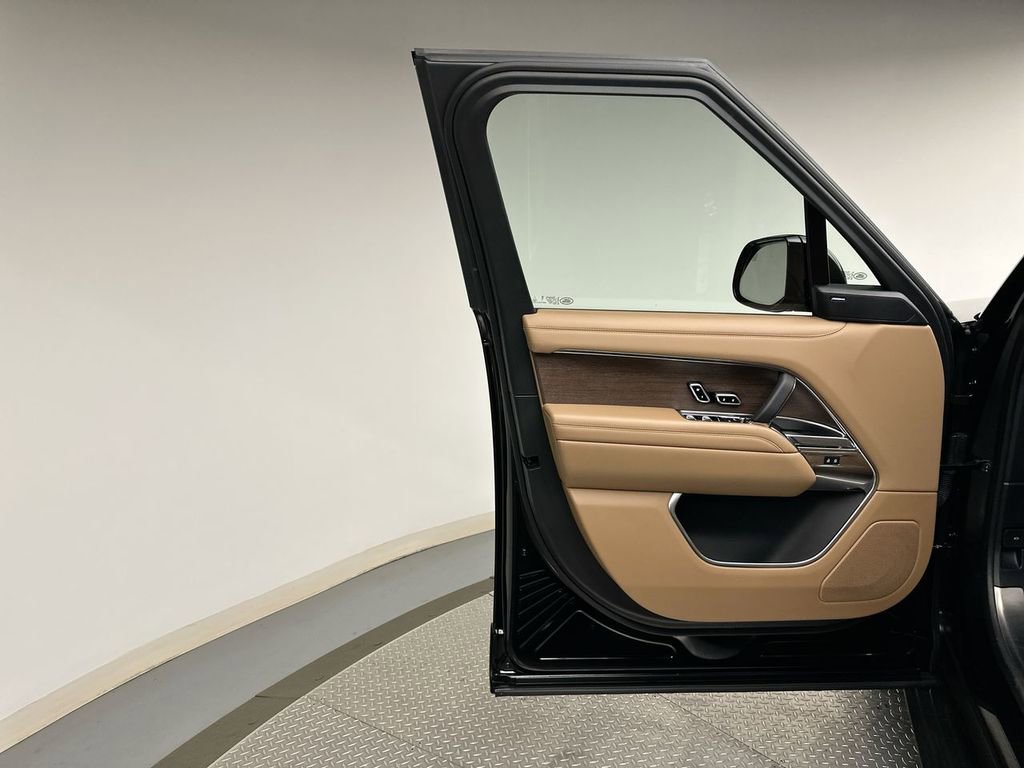 Used 2024 Land Rover Range Rover SE image 10