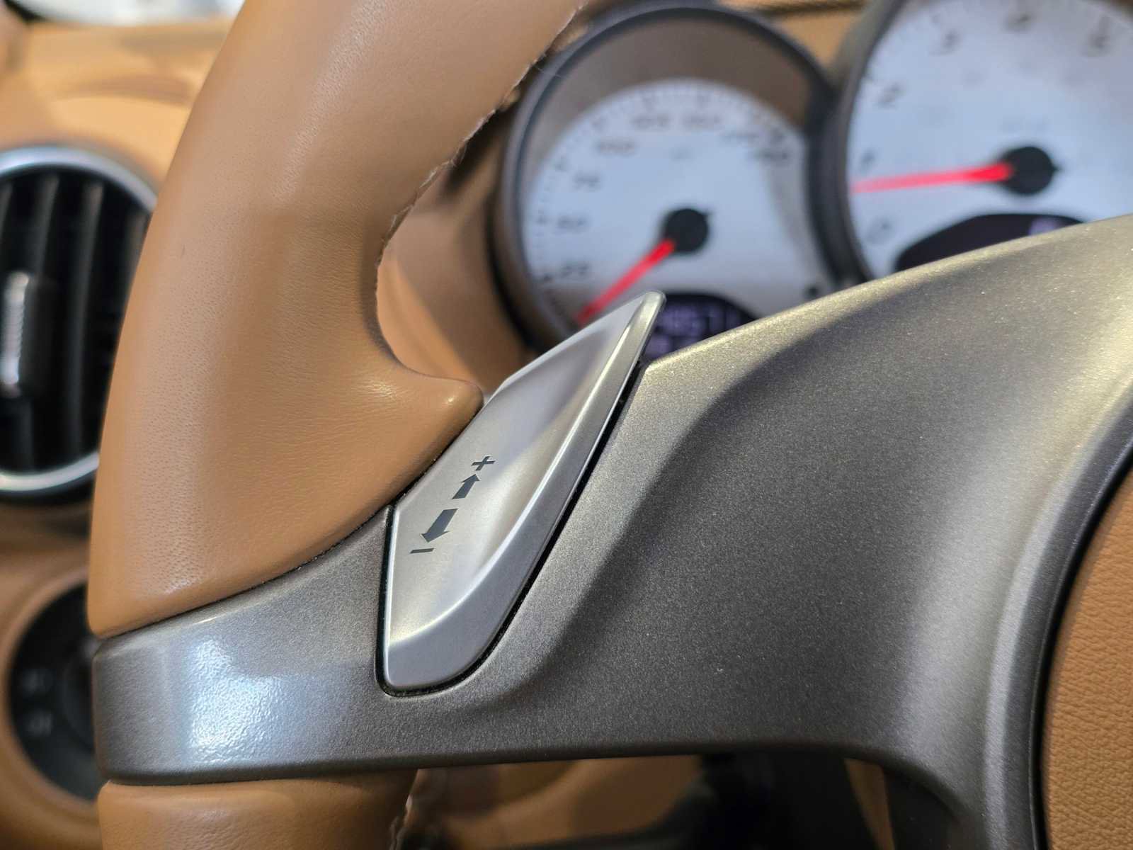 Used 2010 Porsche Cayman S image 27