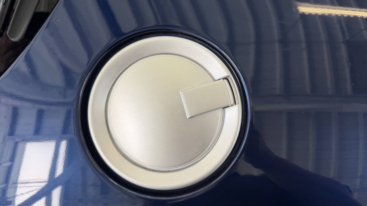 Used 2006 Ford GT RWD image 27