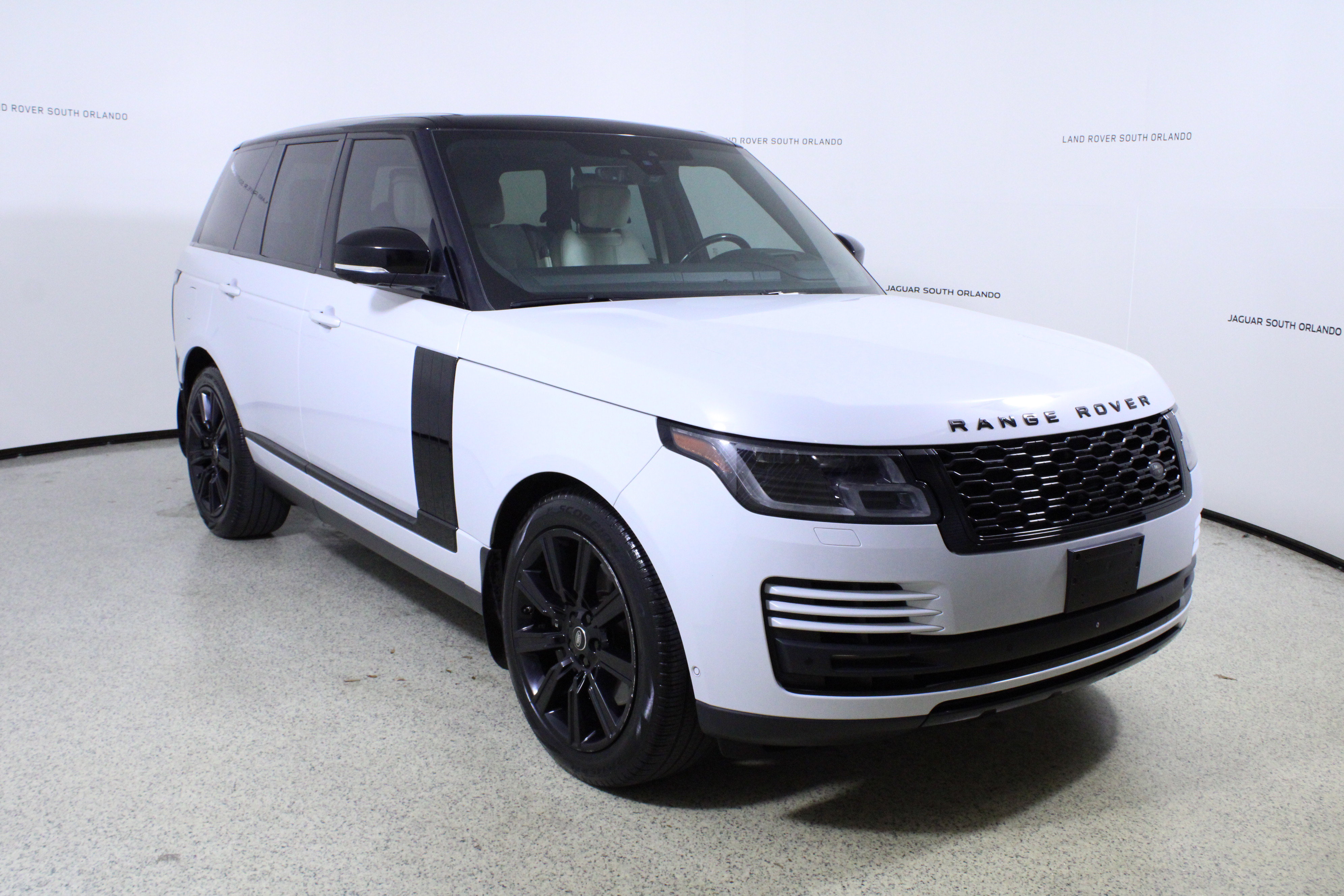 Used 2020 Land Rover Range Rover HSE image 3