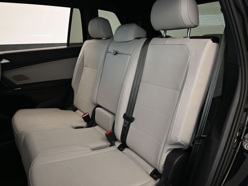 Used 2020 Volkswagen Tiguan SE R-Line image 35